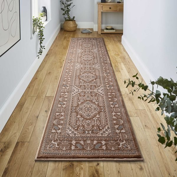 Zinat traditional rug in Beige