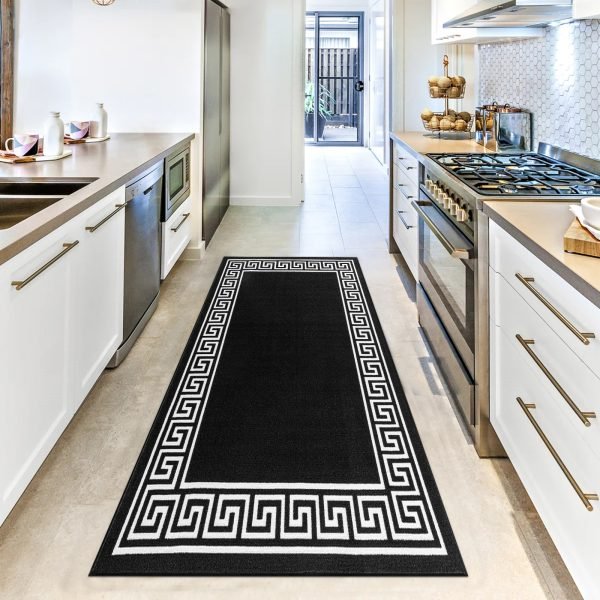 Greeky bordered rug in Black White