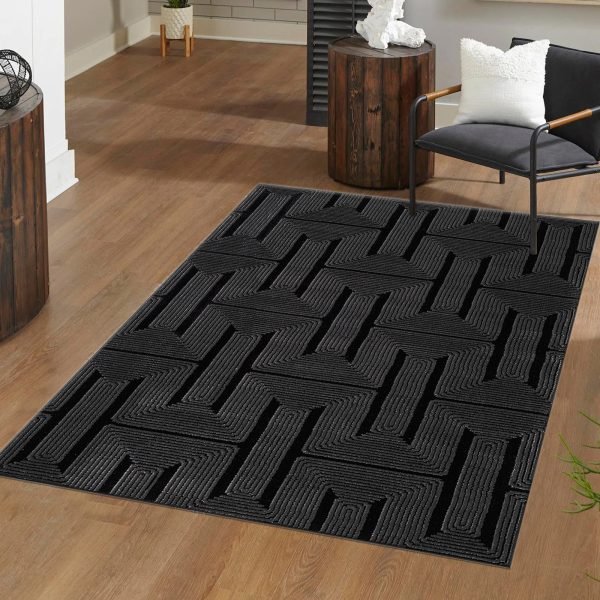 Luna geometric rug in Black